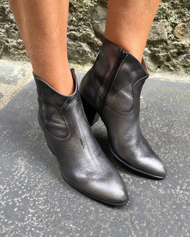 Wonder Pewter Leather Boots I-8912