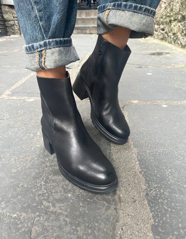 Paula Urban Black Leather Boots